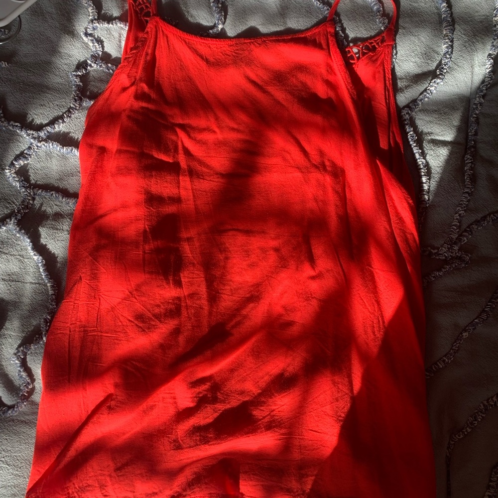 Smell the Roses Red Top - Picture 2 of 3